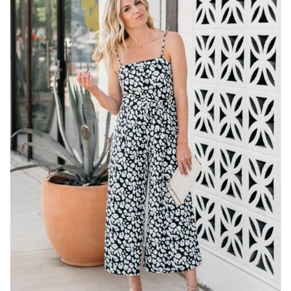 Banana Republic Pants - Banana Republic Wide Leg Cropped Jumpsuit Women’s 6 Navy Blue White Square Neckl